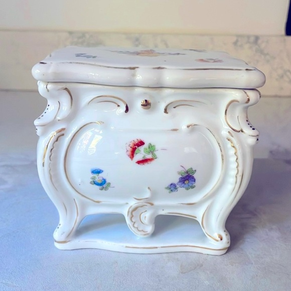 Vintage Porcelain Covered Trinket Dish Footed Base Made in Japan EUC Handpainted